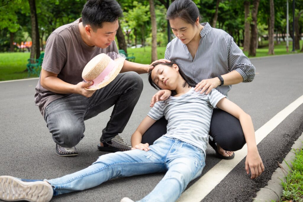 child fainting scaled 1
