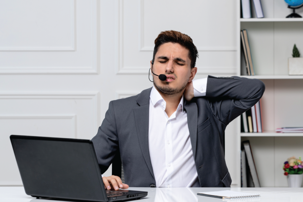 sakit belakang office worker
