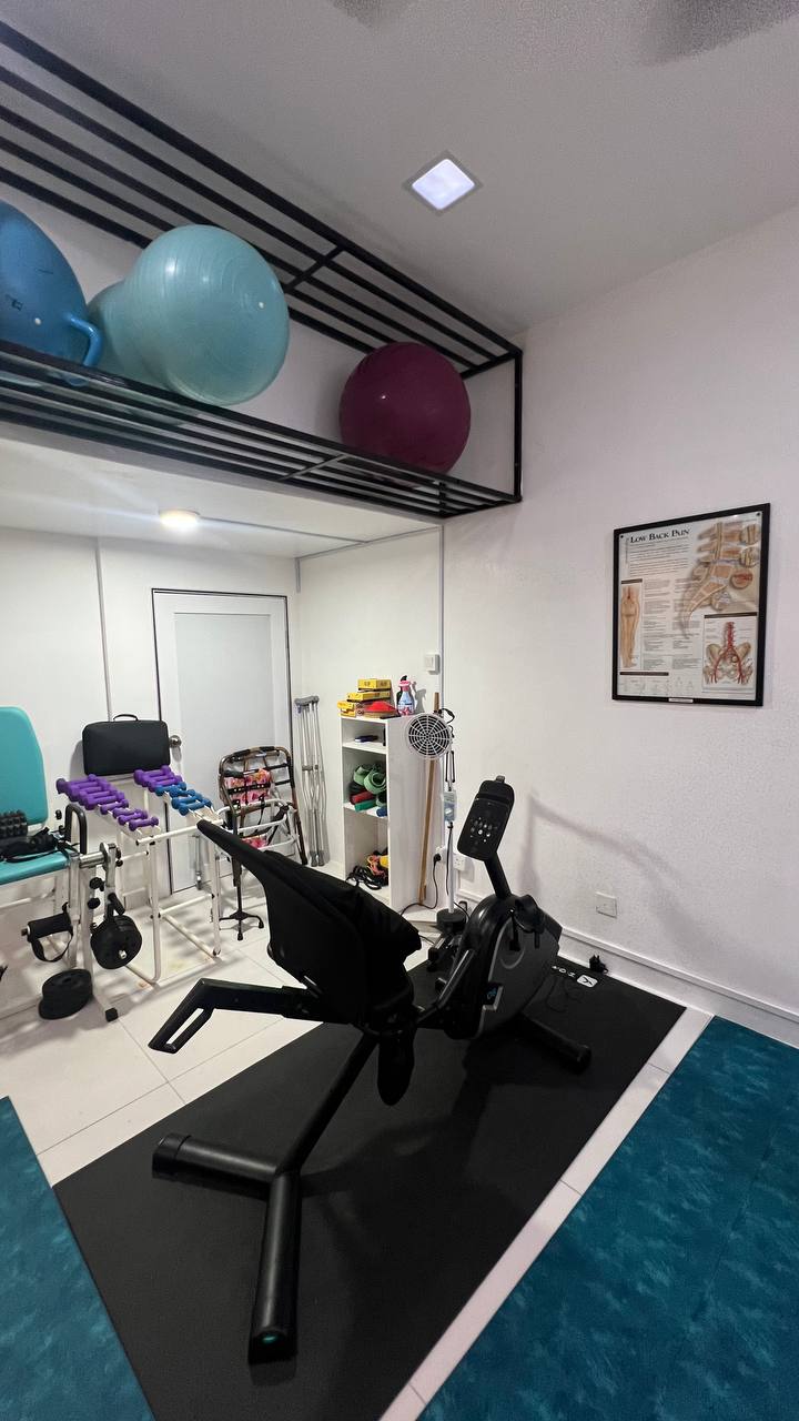 Sakit Tepi Paha: Adakah ITB Syndrome? 5 Ruang latihan Physiomobile Bandar Baru Bangi dengan basikal statik dan bola senaman
