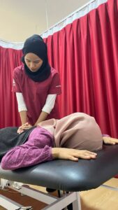 Physiomobile Wangsa Melawati physiotherapist providing manual therapy treatment in centre treatment room